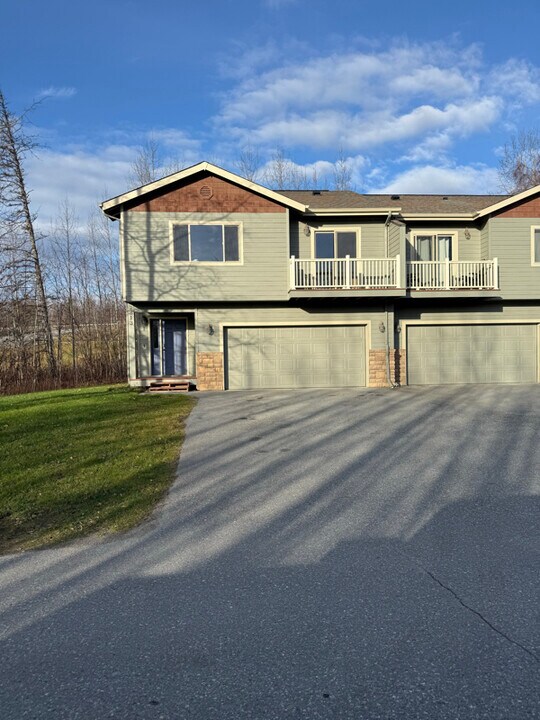 2813 S Avalon Cir in Wasilla, AK - Building Photo