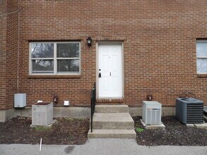902 Plaza Dr in Frankfort, KY - Building Photo - Building Photo