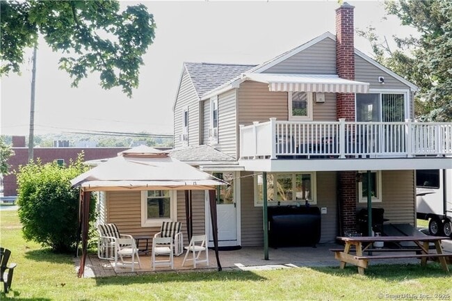 7 E Pattagansett Rd in East Lyme, CT - Foto de edificio - Building Photo
