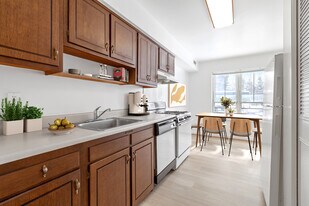 Stony Run at the Stockade Apartments in Kingston, NY - Building Photo