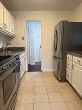 3100 S Manchester St, Unit 520 in Falls Church, VA - Foto de edificio - Building Photo