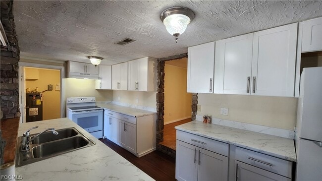 2181 Brandon St in Ft. Myers, FL - Building Photo - Building Photo