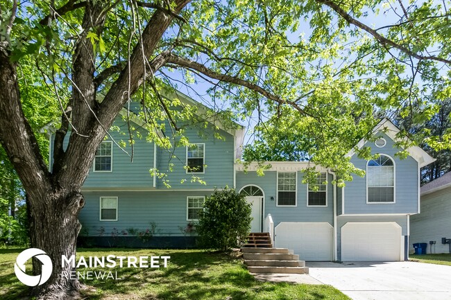 2353 Loren Falls Ln SW in Marietta, GA - Foto de edificio - Building Photo