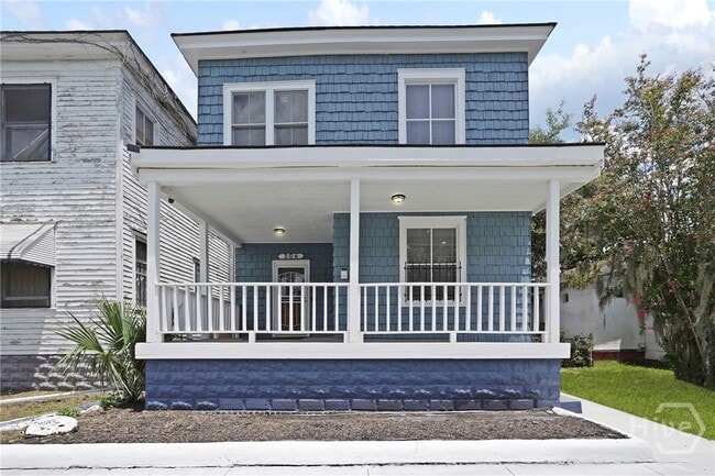property at 306 W 42nd St