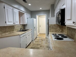 1005 Towne Lake Dr in Longview, TX - Building Photo - Building Photo