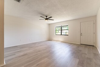 4011 Annie St in Sarasota, FL - Foto de edificio - Building Photo