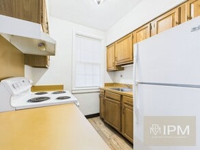 44 N Main St in Mount Wolf, PA - Foto de edificio - Building Photo