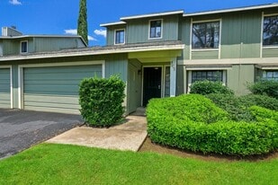 4718 E Alamos Ave in Fresno, CA - Building Photo