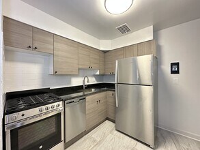 6705 N California Ave in Chicago, IL - Building Photo - Building Photo