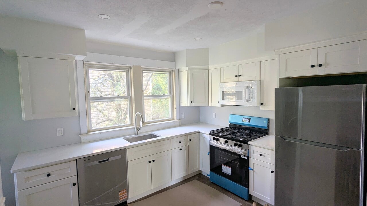 36 Lowell St, Unit 1 in Lexington, MA - Building Photo