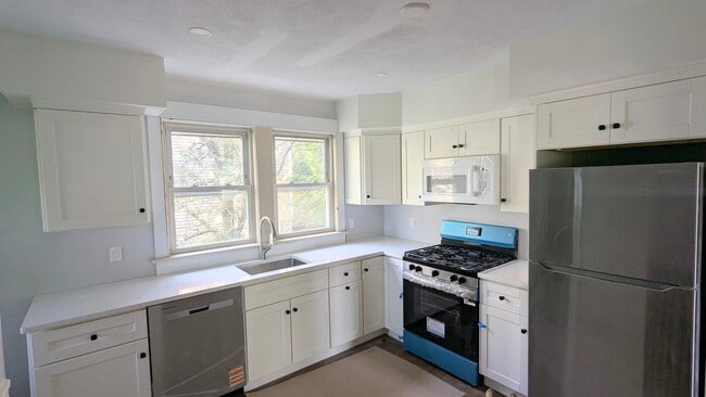 36 Lowell St, Unit 1