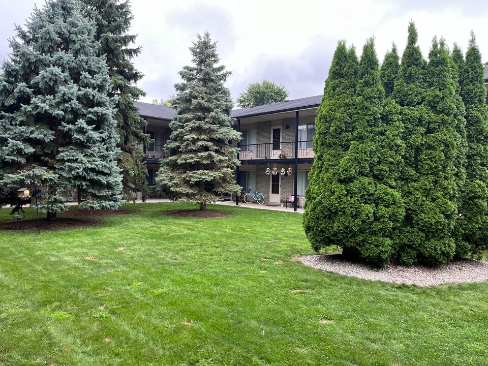 Silver Pines Apartments in Port Huron, MI - Foto de edificio