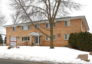 Colonial Terrace Apartment in Burnsville, MN - Building Photo
