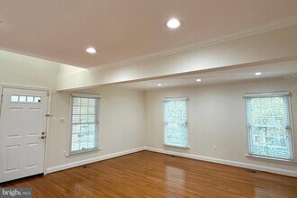 2438 S Walter Reed Dr in Arlington, VA - Building Photo - Building Photo