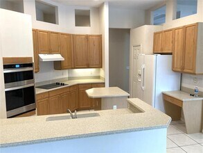 8837 Oak Landings Ct in Orlando, FL - Building Photo - Building Photo