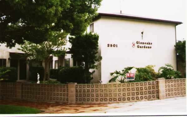 Glenoaks Gardens in Burbank, CA - Building Photo