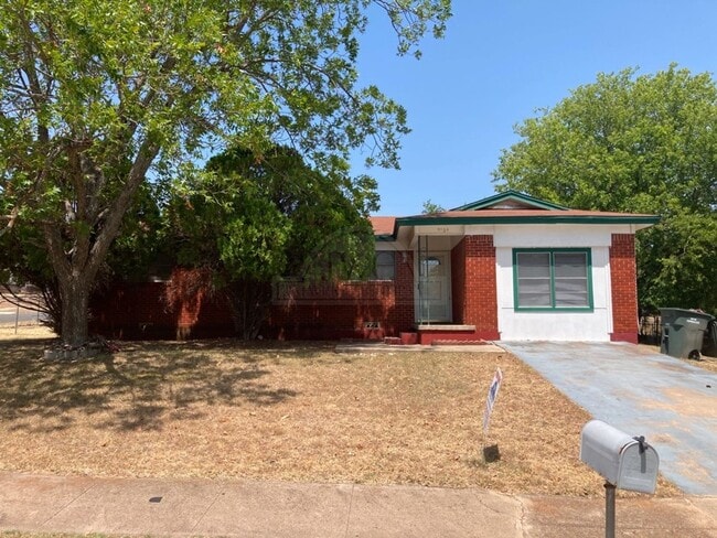 property at 2134 Circle Dr