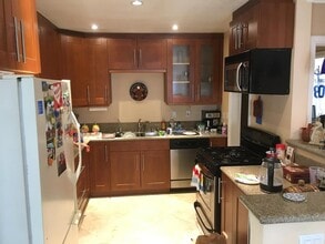 7766 N Glenoaks Blvd in Burbank, CA - Building Photo - Building Photo