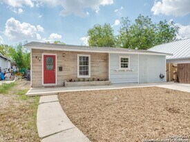 210 Venice St in San Antonio, TX - Building Photo