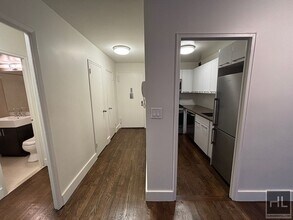 EAST 63 STREET in New York, NY - Foto de edificio - Building Photo