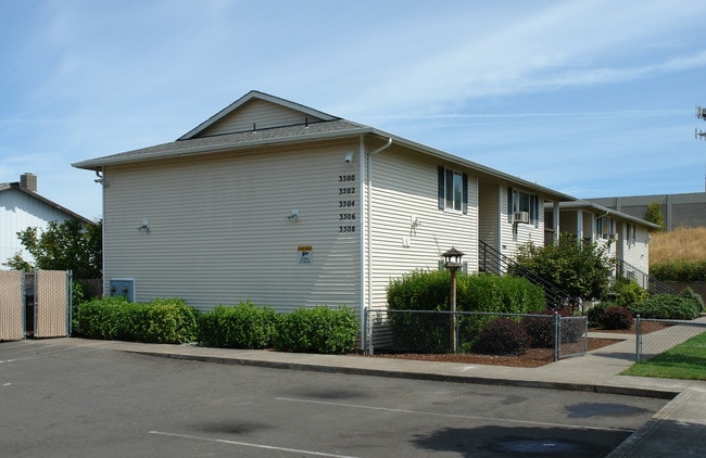 3500-3508 Hawthorne Ave NE in Salem, OR - Building Photo - Building Photo
