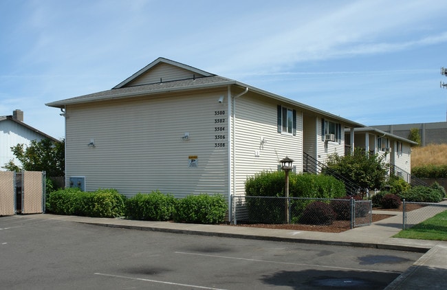 3500-3508 Hawthorne Ave NE in Salem, OR - Foto de edificio - Building Photo