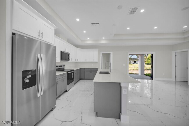636 Ladd St in Lehigh Acres, FL - Building Photo - Building Photo