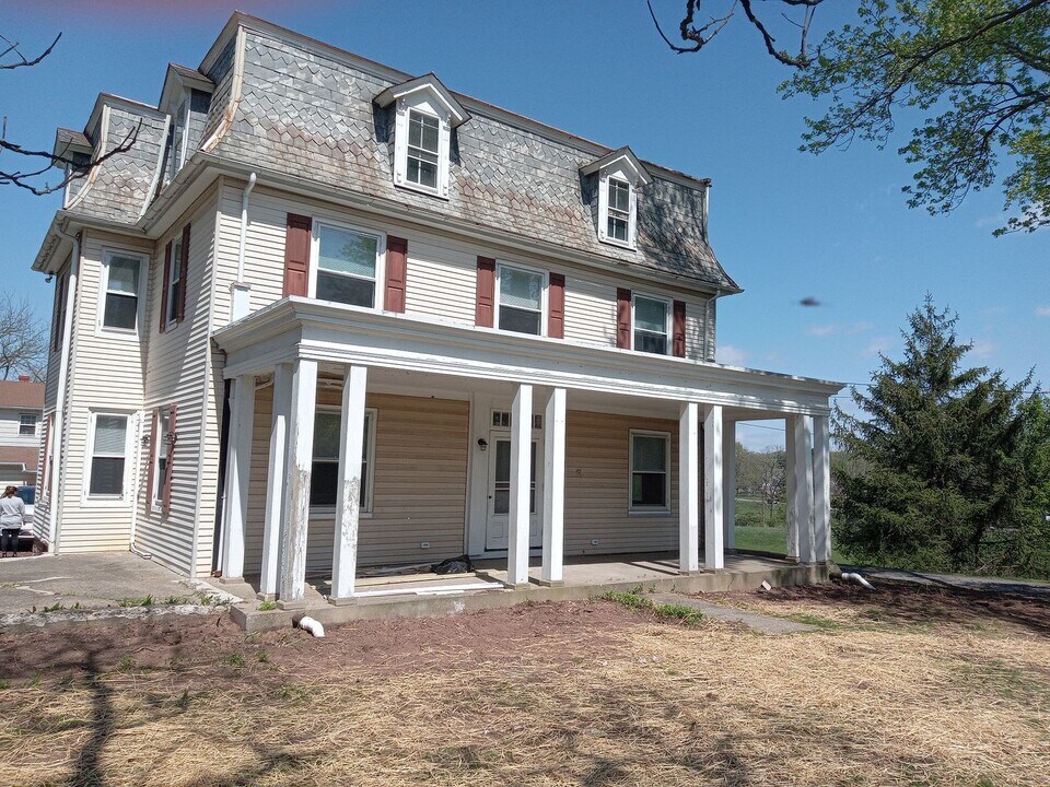 1000 S Broad St in Lansdale, PA - Building Photo