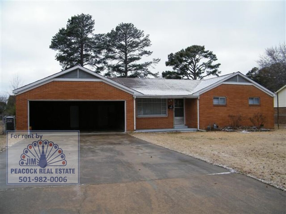 308 N Hospital Dr in Jacksonville, AR - Building Photo