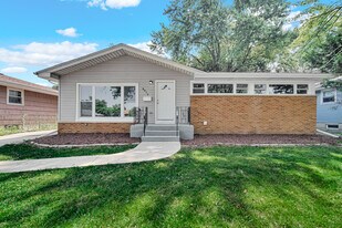 8013 Monaldi Dr in Munster, IN - Building Photo