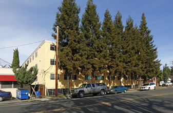 Glen Willow Apartments in San Jose, CA - Building Photo - Building Photo