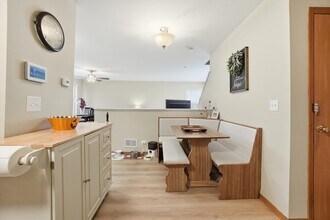 315 Ogden Falls Blvd in Oswego, IL - Building Photo - Building Photo