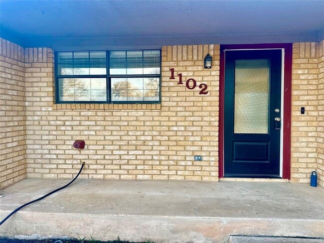 property at 1102 Serenada Dr