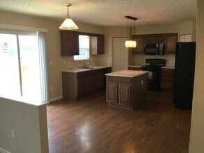 7648 Harwood Ct in Maineville, OH - Foto de edificio - Building Photo