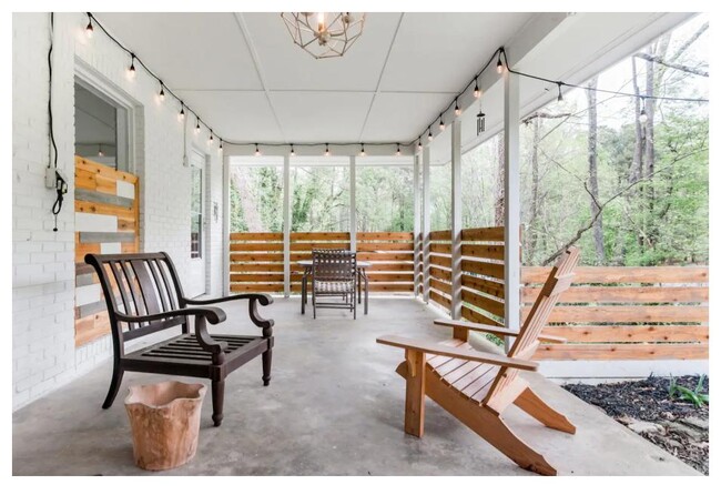 322 Crestview Cir in Roswell, GA - Building Photo - Building Photo