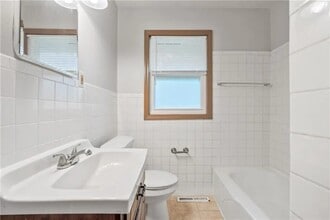 5910 Farley Ave in Raytown, MO - Building Photo - Building Photo