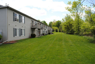 Eastfield Oaks Apartments in St. Johns, MI - Building Photo - Building Photo