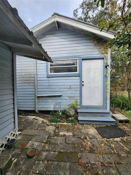 8211 N 10th St in Tampa, FL - Building Photo