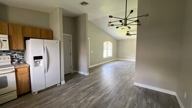 2127 Towles St in Ft. Myers, FL - Foto de edificio - Building Photo