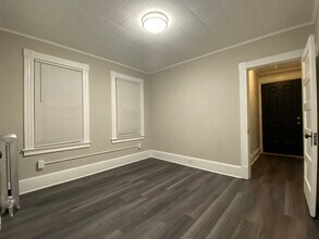 46 Mooreland St, Unit 1FL in Springfield, MA - Foto de edificio - Building Photo