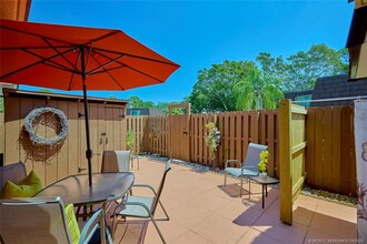 6025 SE Riverboat Dr in Stuart, FL - Building Photo - Building Photo