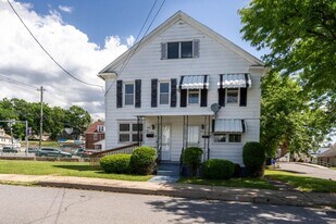 471 Holden St in Wyoming, PA - Building Photo