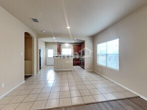 9811 Rainbow Crk in San Antonio, TX - Building Photo - Building Photo