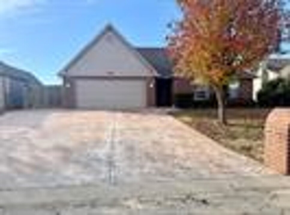 3930 S 198th E Ave in Broken Arrow, OK - Building Photo