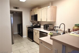 8064 Teresita Ave in Las Vegas, NV - Building Photo - Building Photo