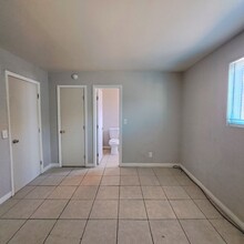 237 W Chicago Ave in Las Vegas, NV - Building Photo - Building Photo