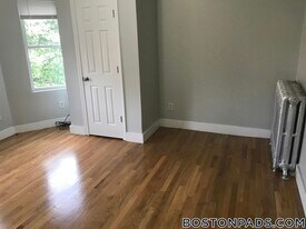 109 Pleasant St, Unit 2 in Boston, MA - Building Photo