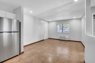 Fountain Oaks Apartments in Phoenix, AZ - Building Photo - Building Photo