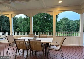 10418 Willow Crest Ct in Vienna, VA - Building Photo