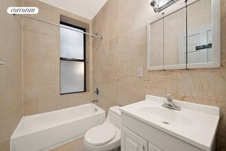 316 W 51st St in New York, NY - Foto de edificio - Building Photo